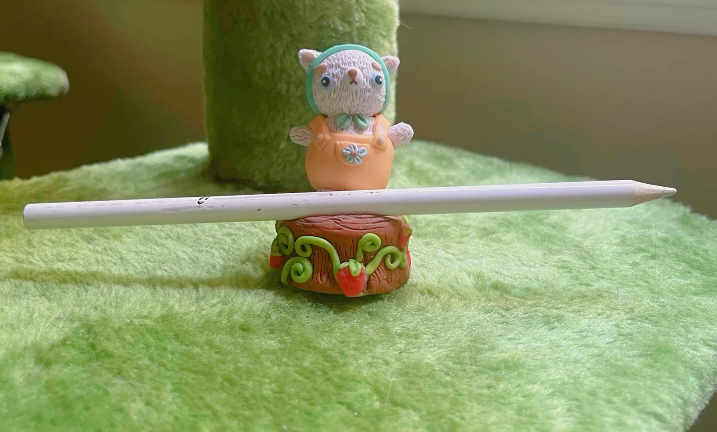 Cozy Farmer Kitty (pencil/paintbrush holder) ￼